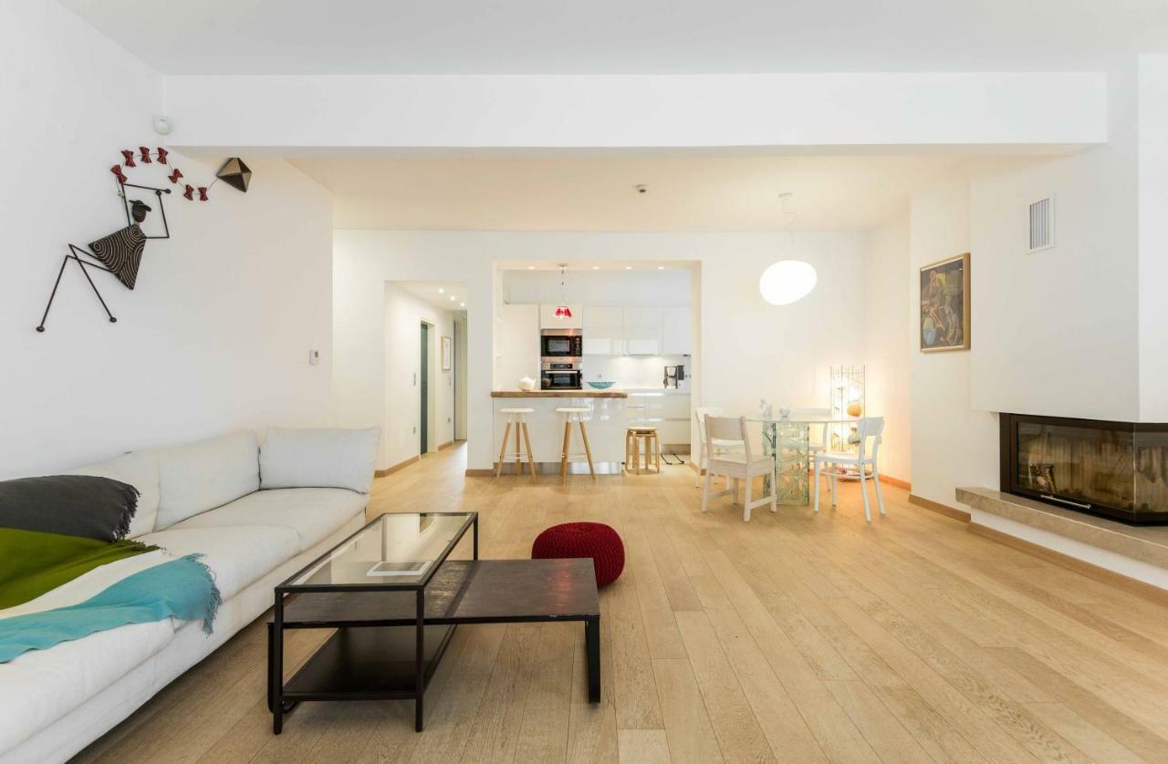 Stylish 3-Bedroom Apartment & Terrace Салоники Экстерьер фото